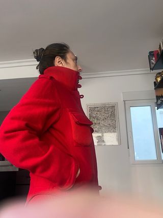 Chaqueta roja cálida