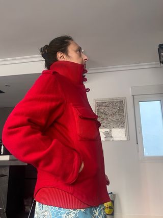 Chaqueta roja cálida