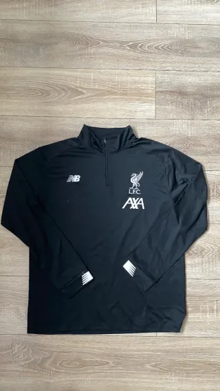 Sudadera Liverpool New Balance Negra