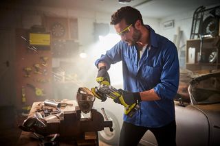 Amoladora ryobi radial 18V Ø125 mm + disco desbast