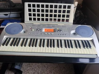 Piano Electrónico Yamaha PSR-275
