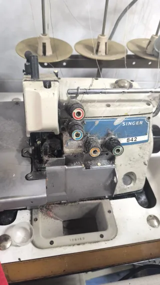 Remalladora Singer 5 hilos