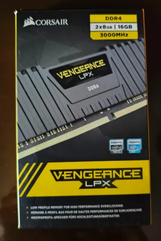 Placa Base Gigabyte Z390 D + CPU i7 9700 + 16GB