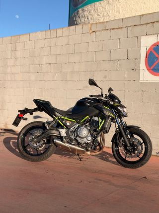 Kawasaki Z650 Negra y Verde