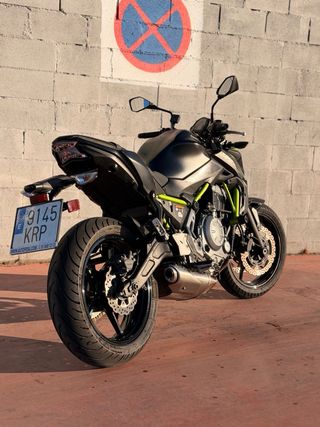 Kawasaki Z650 Negra y Verde