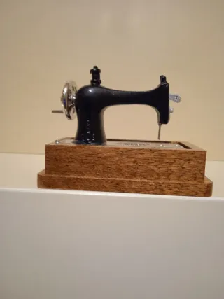 Reproducción Máquina de Coser Miniatura