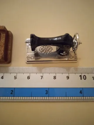 Reproducción Máquina de Coser Miniatura