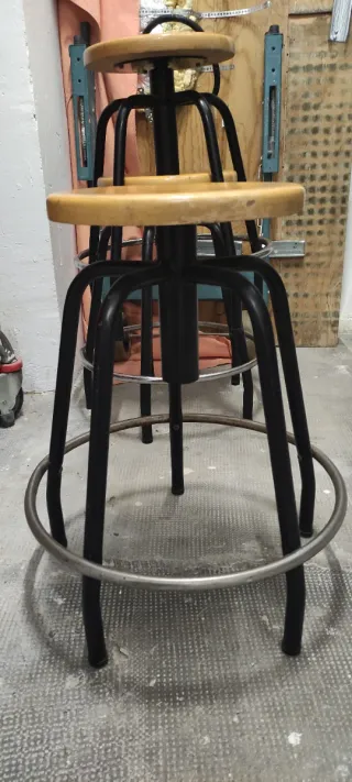 Taburetes regulables metal y madera