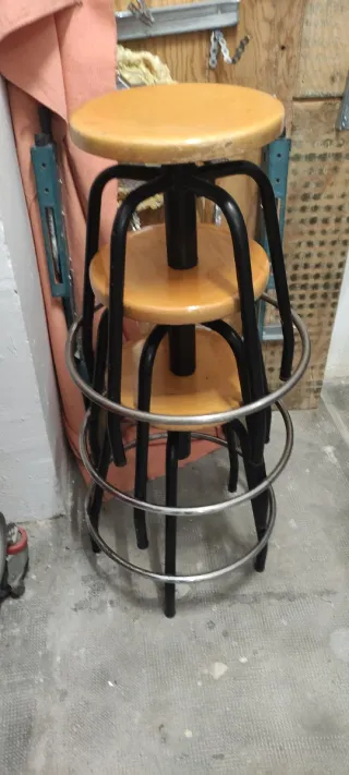 Taburetes regulables metal y madera