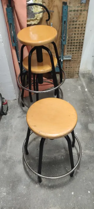 Taburetes regulables metal y madera