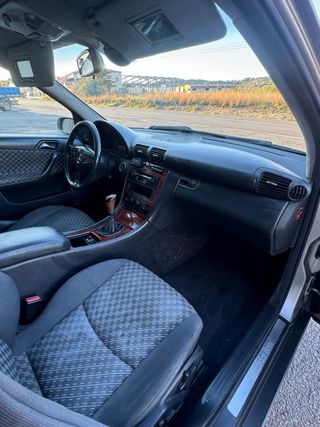 Mercedes-Benz Clase C 2004