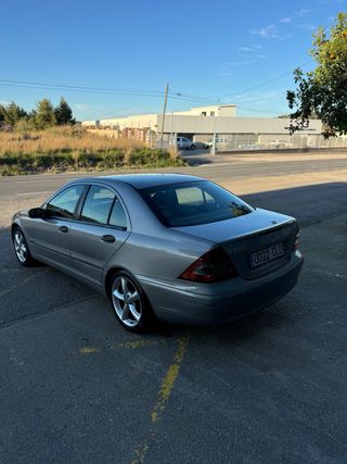 Mercedes-Benz Clase C 2004