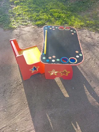 Pupitre y silla infantil