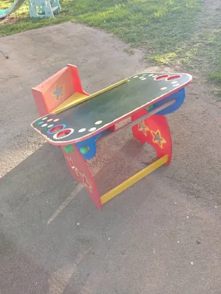 Pupitre y silla infantil