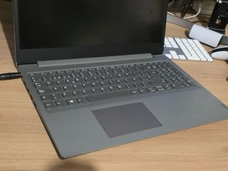 Portátil Lenovo Gris y Negro