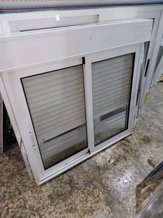 Ventana aluminio 1x1.30 con mosquitera
