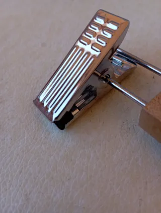 Lote de 180 perchas de madera