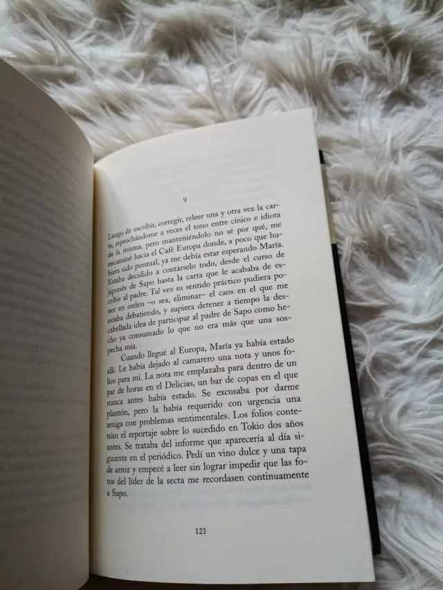 Libro "Nadie Conoce A Nadie" de Juan Bonilla.