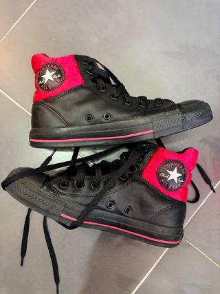 Botas Converse Negras con Detalles Rosas