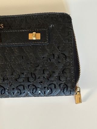Monedero Guess Negro y Dorado