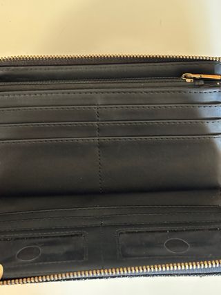 Monedero Guess Negro y Dorado