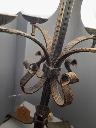 Lámpara de mesa Modernista en hierro Forjado