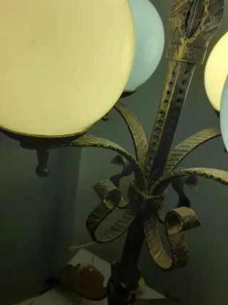 Lámpara de mesa Modernista en hierro Forjado