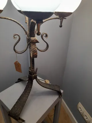 Lámpara de mesa Modernista en hierro Forjado