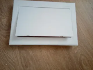 Tapa decorativa blanca