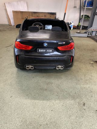 Coche eléctrico infantil BMW