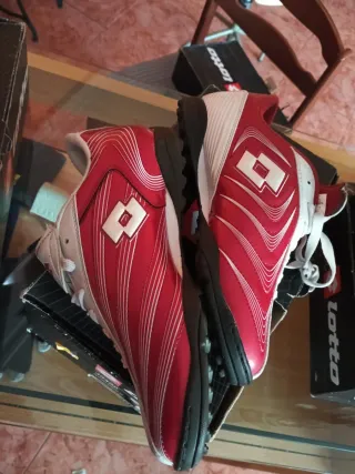 Lote de Botas de fútbol Lotto Talla 40 y camiseta
