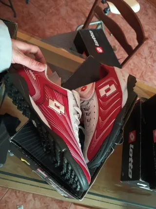Lote de Botas de fútbol Lotto Talla 40 y camiseta