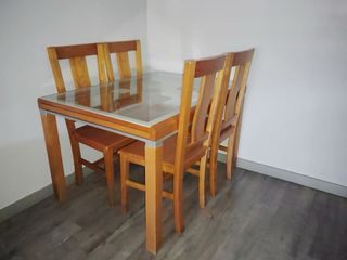 Mueble salón, sofá y mesa con 4 sillas