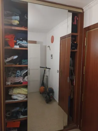 Puertas correderas de espejos, madera.