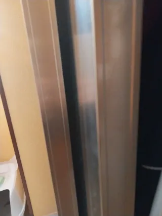 Puertas correderas de espejos, madera.