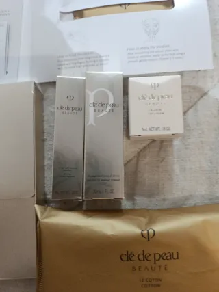 Lote tratamiento facial Clé de Peau Beauté