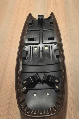 Asiento Universal para moto clásica. A estrenar!