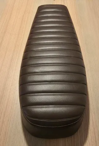 Asiento Universal para moto clásica. A estrenar!
