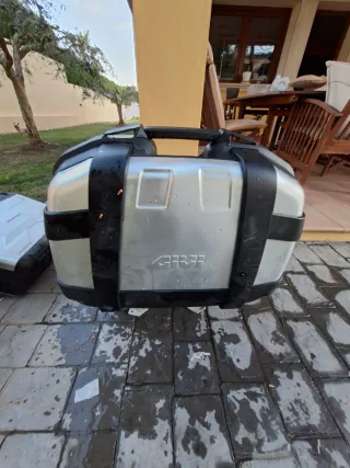 Tapa de Top Case Givi 58L Negro con Adaptador