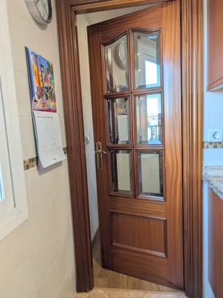 Puertas de madera y cristal biselado