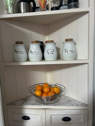 Alacena esquinera blanca