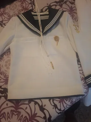 Traje marinero blanco y dorado Para 8 -9 años
