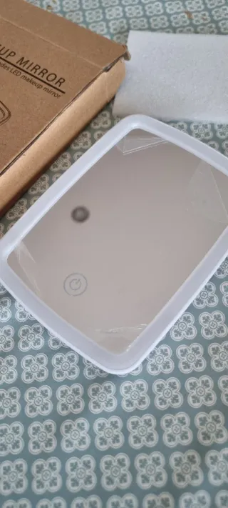 Specchio per trucco LED touch con ricarica USB