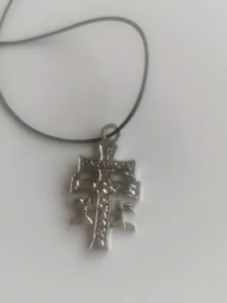 Colgante Cruz Plateado Bando Huerta