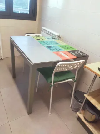 Mesa EXTENSIBLE de cocina con 2 taburetes