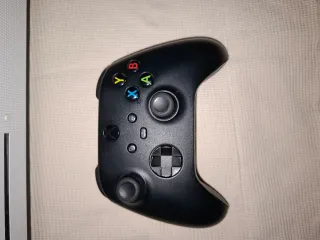 Xbox One Blanca con 2 mandos y juegos FIFA