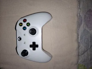 Xbox One Blanca con 2 mandos y juegos FIFA