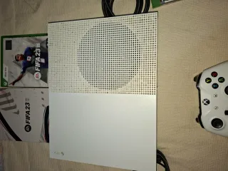Xbox One Blanca con 2 mandos y juegos FIFA