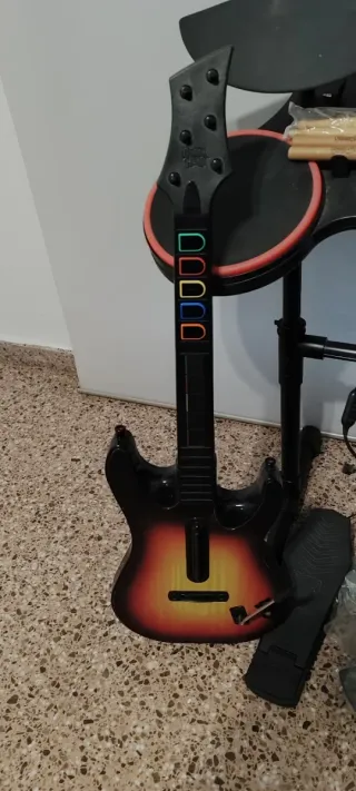 Guitar Hero Batería, Guitarra y Micrófonos