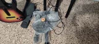 Guitar Hero Batería, Guitarra y Micrófonos